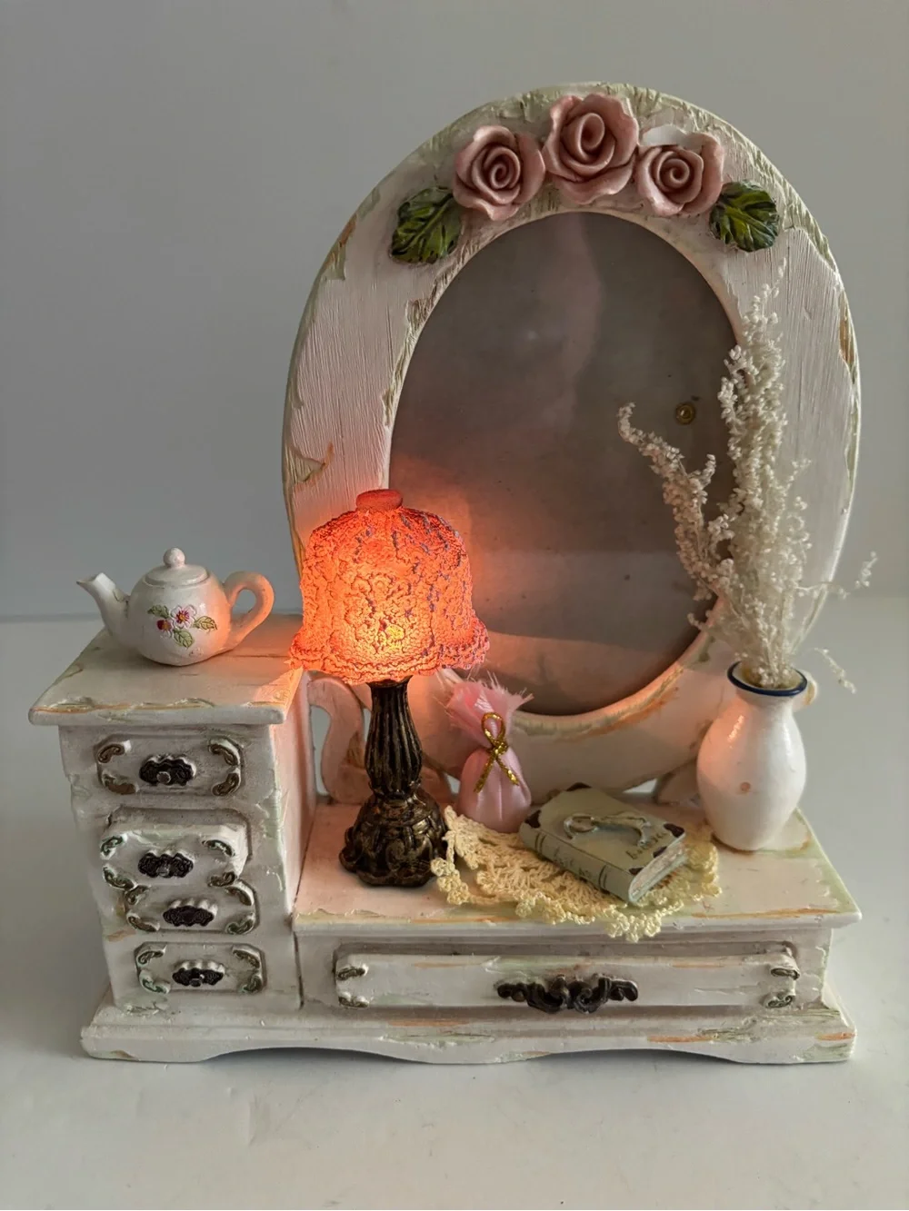 Vintage Shabby Chic Photo Frame Vanity with Light-up Lamp